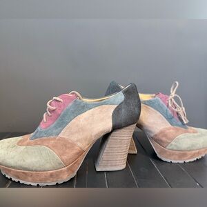 Earthies Skellig platform heeled boots made of multicolor suede leather. 8.5